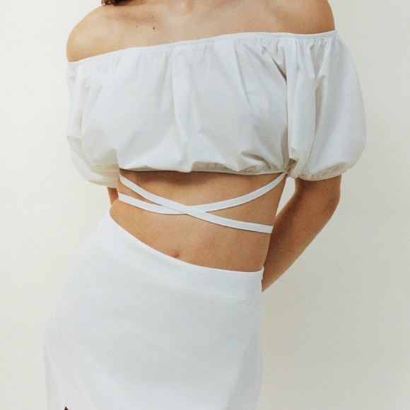 NWT ZARA over the shoulder balloon sleeve cropped top - Picture 2 of 9